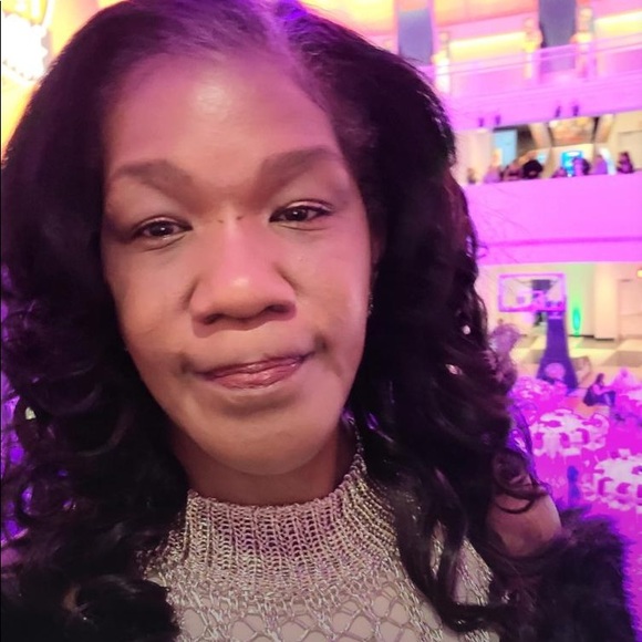 Meet your Posher, Tina - Picture 2 of 5